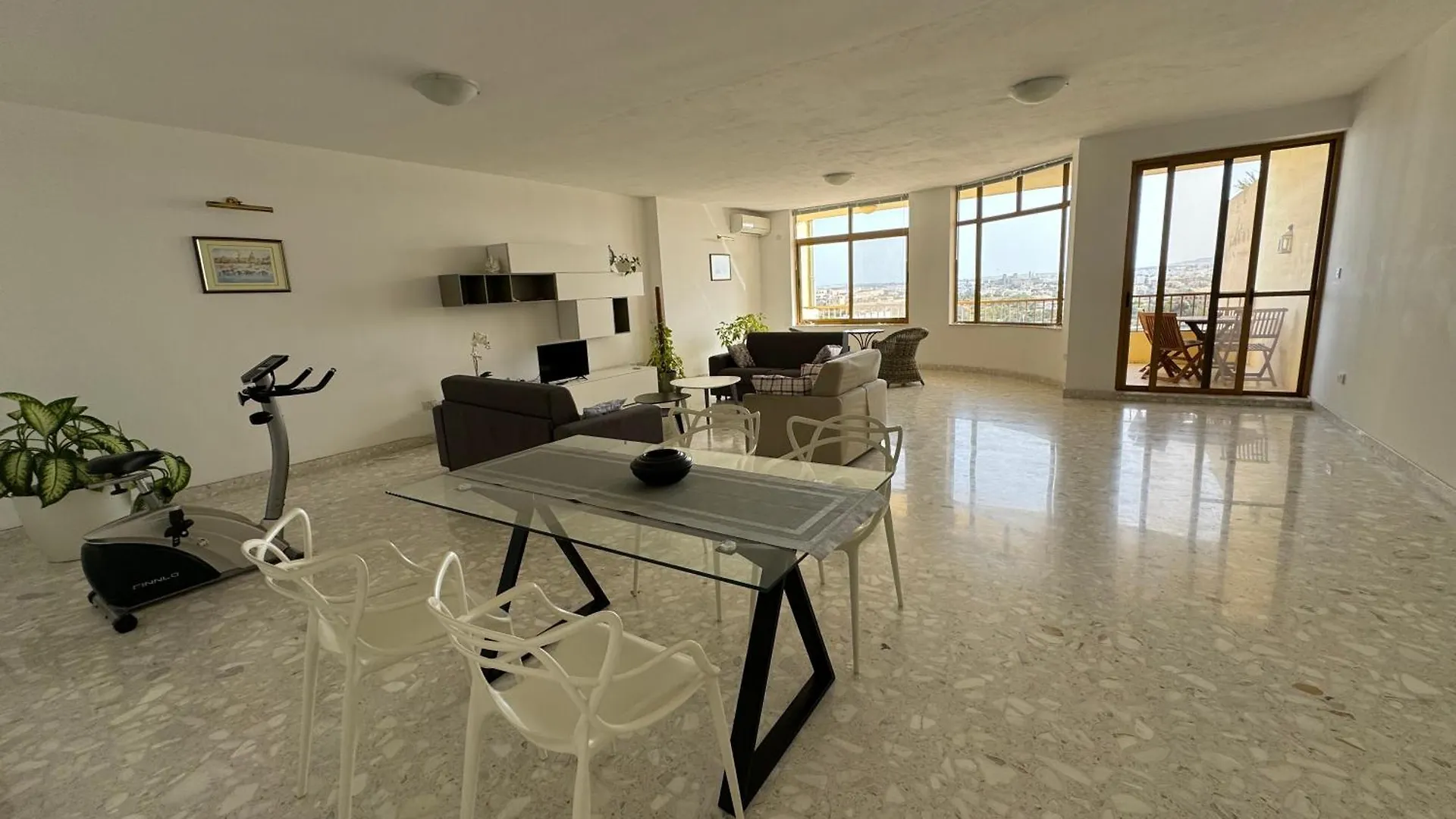 Sea View 2 Bedroom Apartment Sliema