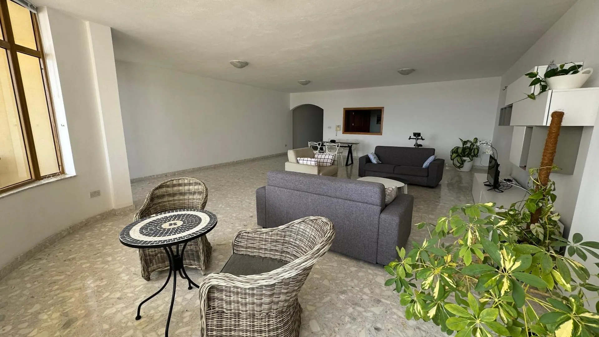 Sea View 2 Bedroom Apartment Sliema