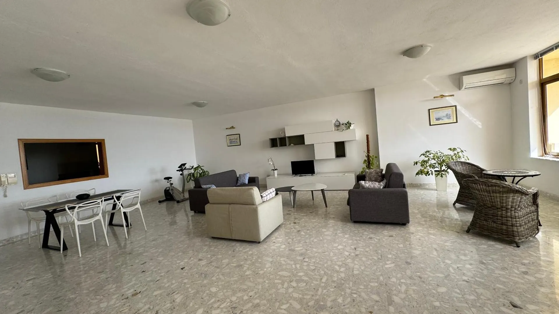Sea View 2 Bedroom Apartment Sliema