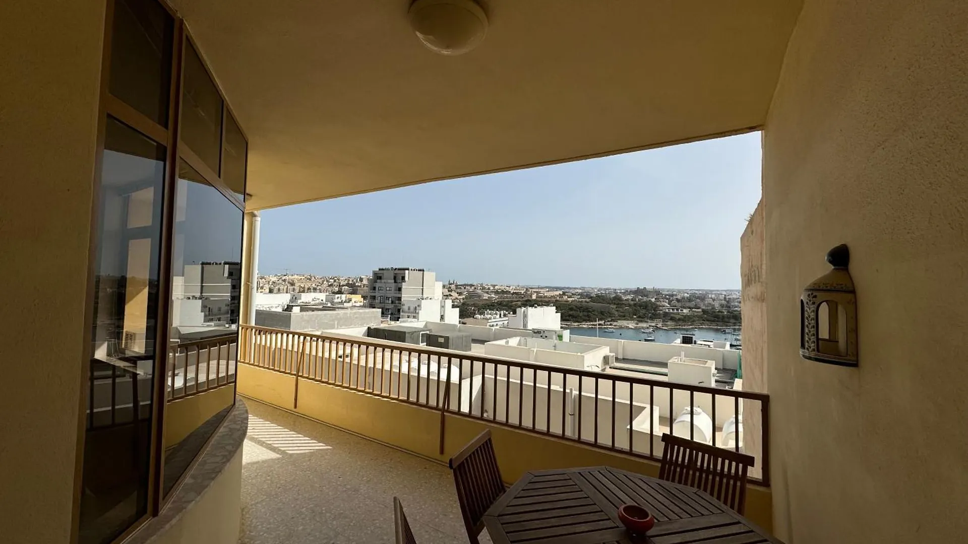 Sea View 2 Bedroom Apartment Sliema 0*,  Malta